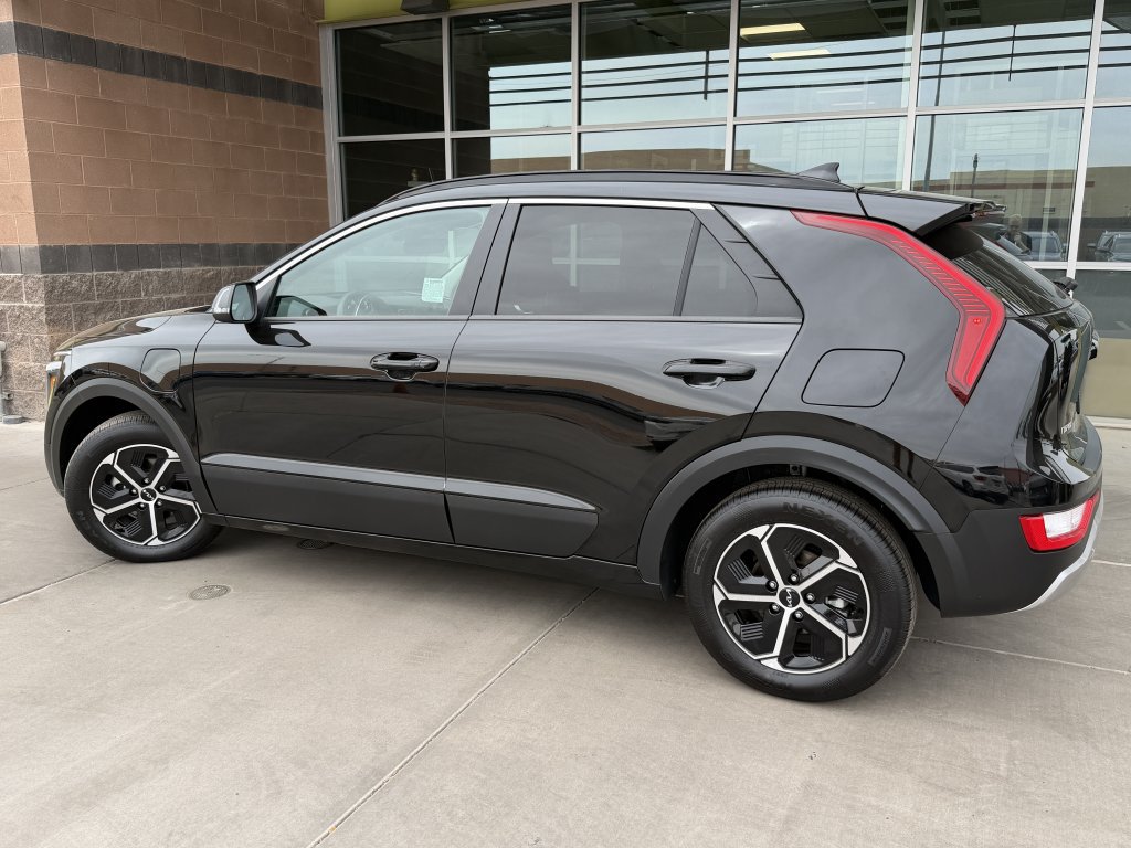 Used 2024 Kia Niro EX FWD image 5