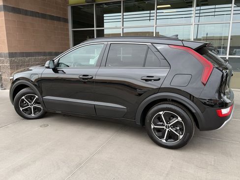 Used 2024 Kia Niro EX FWD image 5