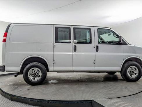 Used 2021 GMC Savana 2500 RWD image 9