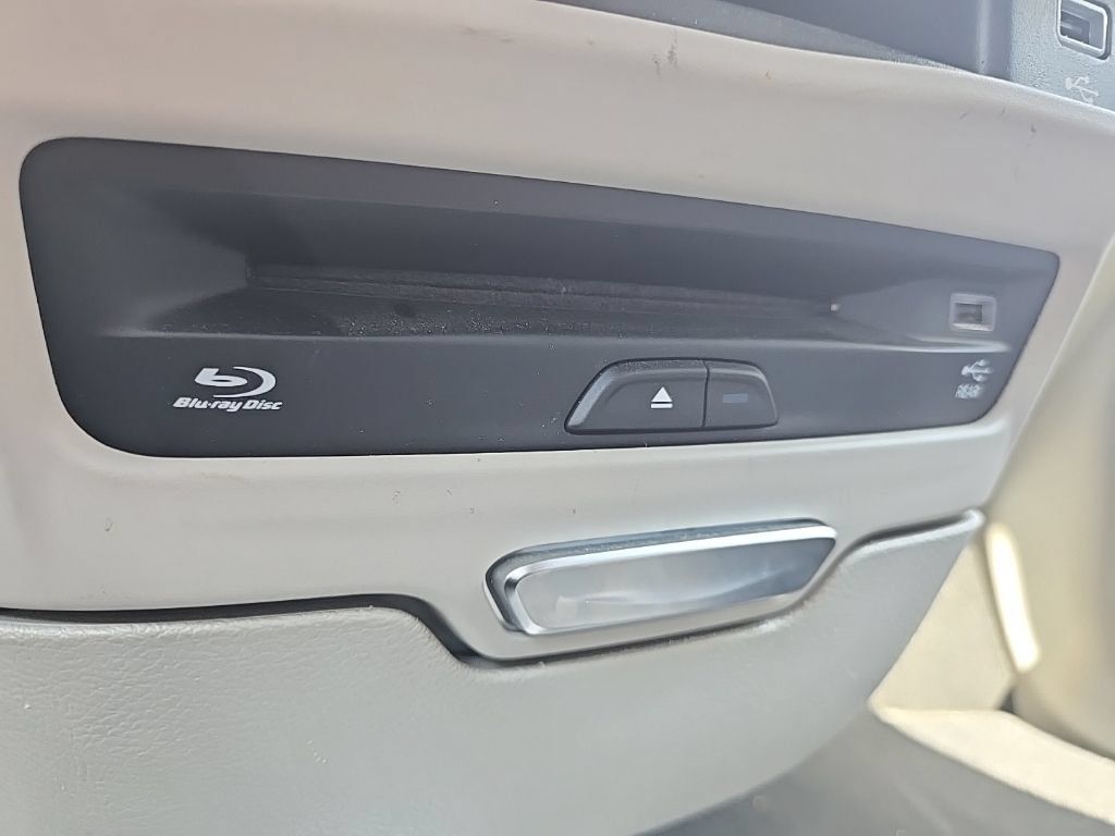 Used 2020 Chrysler Pacifica Touring-L Plus FWD image 27