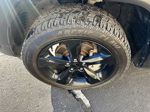 Used 2023 Jeep Grand Cherokee Limited w/ Luxury Tech Group II image 11