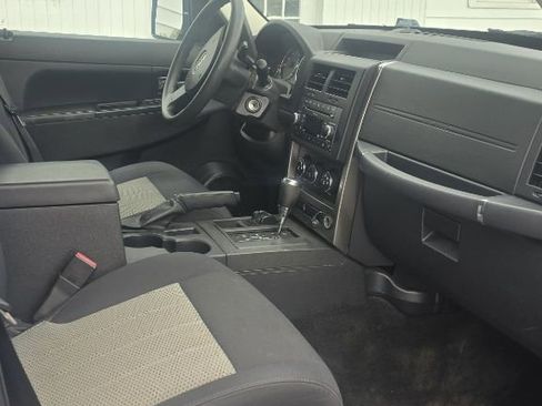 Used 2010 Jeep Liberty 4WD Sport image 8