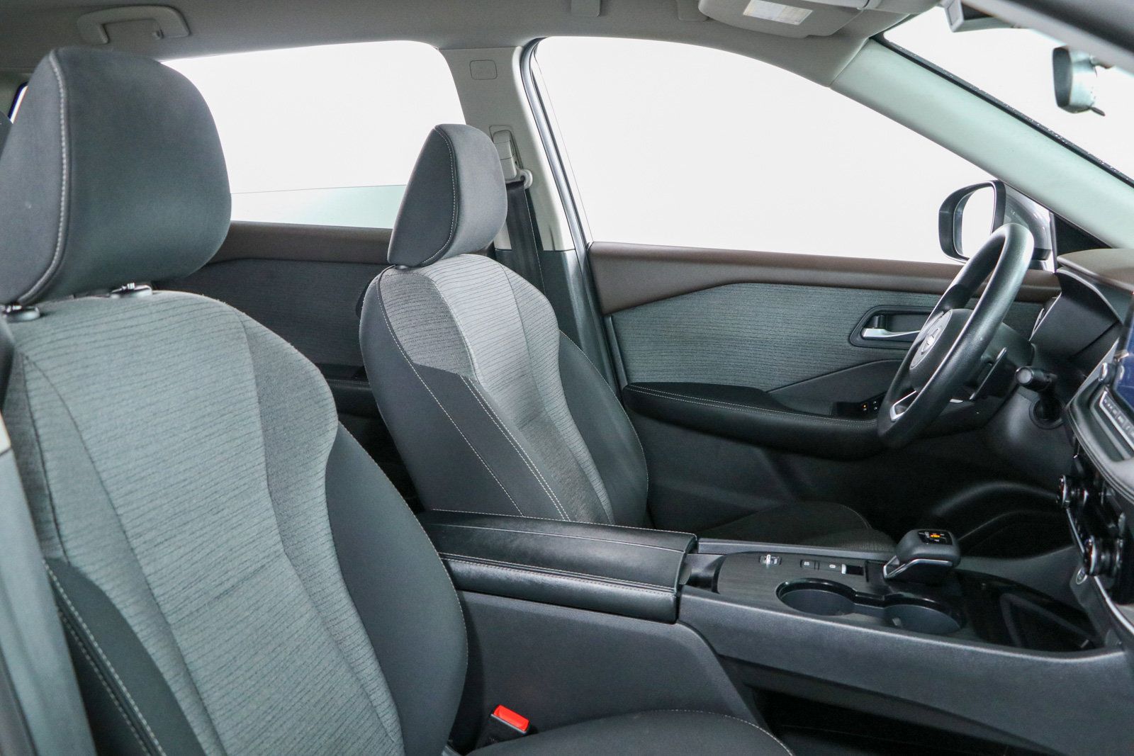 Used 2023 Nissan Rogue SV FWD image 25