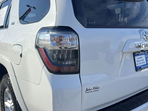 Used 2017 Toyota 4Runner SR5 Premium image 24