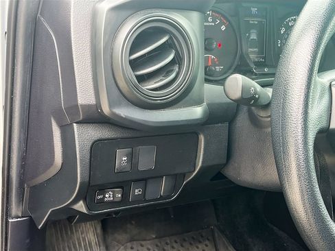 Used 2022 Toyota Tacoma SR AWD/4WD image 10