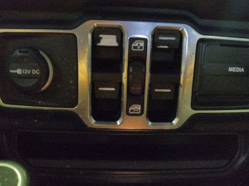 Used 2018 Jeep Wrangler Unlimited Sport S AWD/4WD image 27