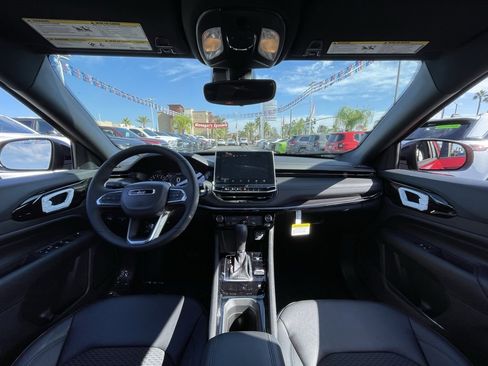 New 2026 Jeep Compass Latitude image 24