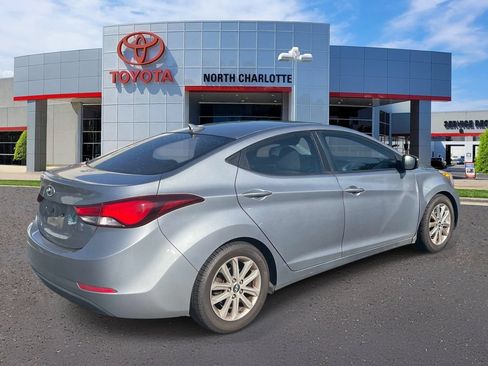 Used 2014 Hyundai Elantra SE w/ Option Group 02 FWD image 7