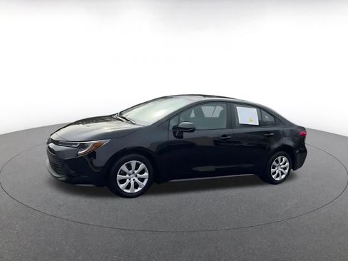 Used 2025 Toyota Corolla LE image 8