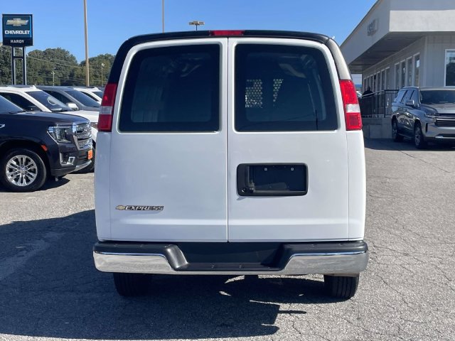 Used 2025 Chevrolet Express 2500 w/ Driver Convenience Package RWD image 3