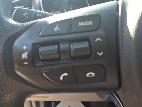 Used 2019 Kia Sedona L image 17