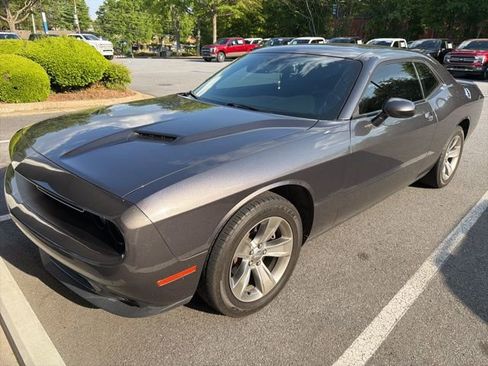 Used 2020 Dodge Challenger SXT RWD image 5