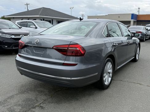 Used 2018 Volkswagen Passat 2.0T SE FWD image 6