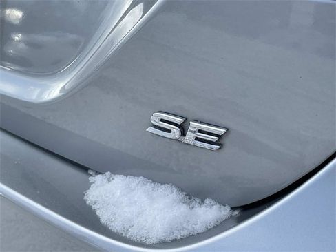 Used 2022 Toyota Camry SE image 11