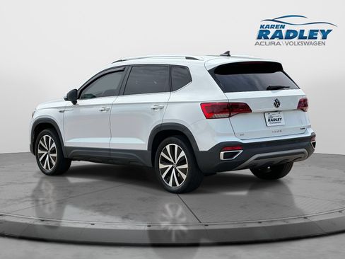 Certified 2022 Volkswagen Taos SE AWD/4WD image 4