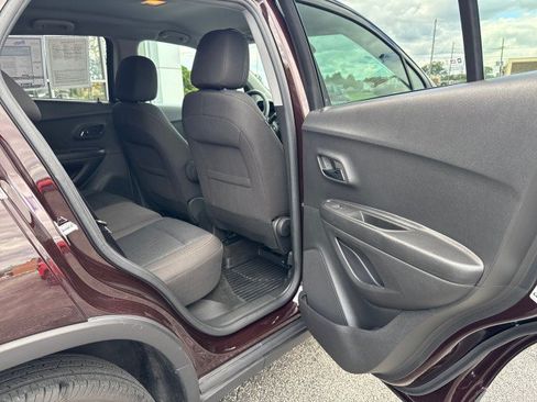 Used 2022 Chevrolet Trax LS w/ Tint and Cruise Package AWD/4WD image 26