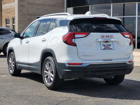 Used 2024 GMC Terrain SLT AWD/4WD image 5