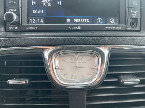 Used 2014 Chrysler Town & Country Touring w/ Trailer Tow Group image 18