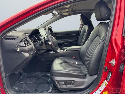 Used 2021 Toyota Camry SE w/ Cold Weather Package image 9