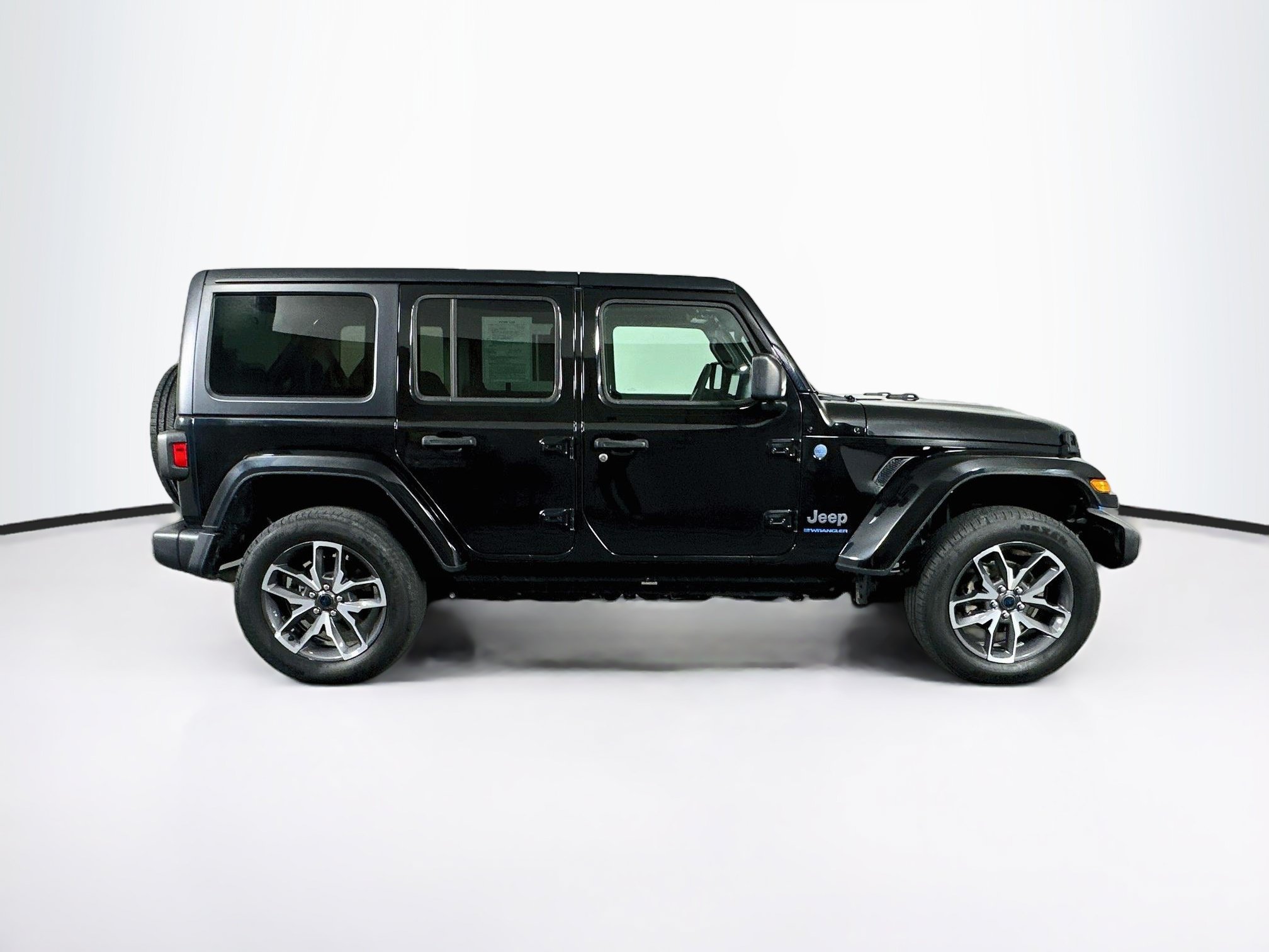 Used 2024 Jeep Wrangler Unlimited w/ Convenience Group AWD/4WD image 10