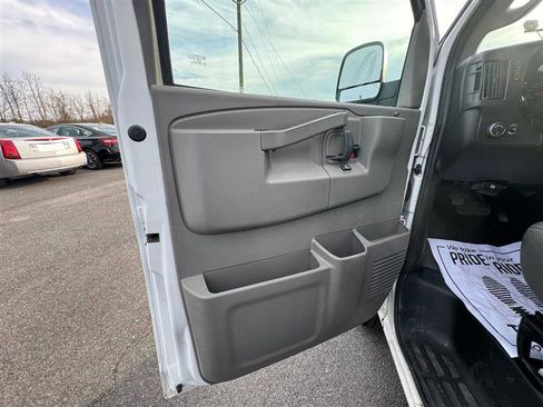 Used 2019 Chevrolet Express 3500 w/ Driver Convenience Package image 27