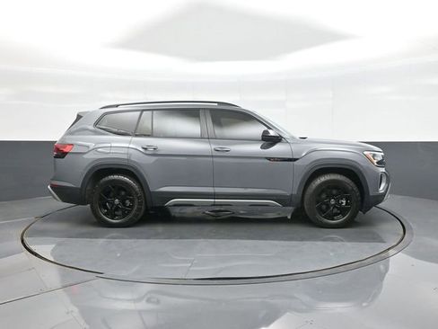 Used 2024 Volkswagen Atlas Peak Edition SE AWD/4WD image 8