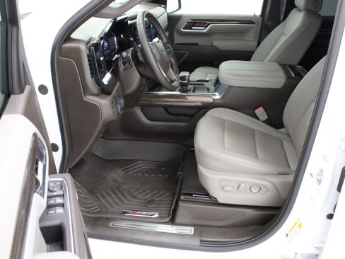 Used 2025 Chevrolet Silverado 1500 RST AWD/4WD image 17