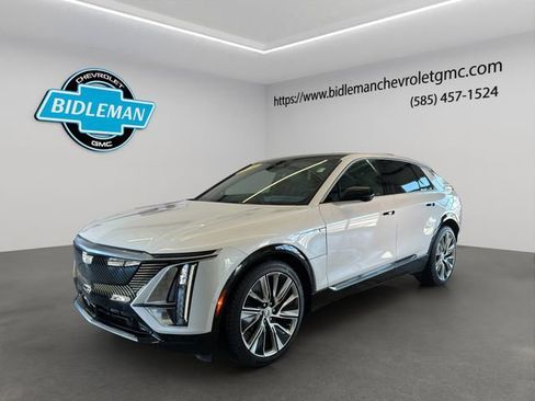Used 2024 Cadillac Lyriq Luxury w/ LPO, Floor Liner Package image 3