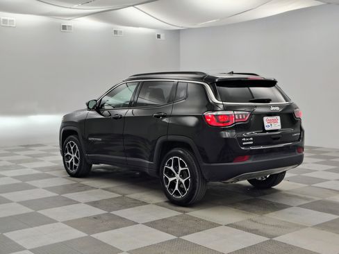 Used 2024 Jeep Compass Limited AWD/4WD image 8