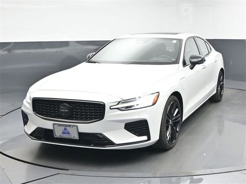 Used 2024 Volvo S60 T8 Ultimate image 3