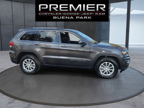Used 2021 Jeep Grand Cherokee Laredo image 9