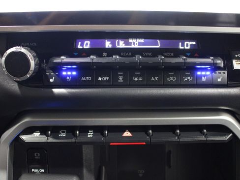 Used 2025 Toyota Sequoia Platinum AWD/4WD image 17