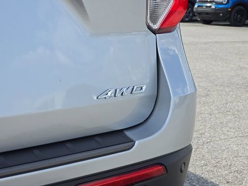 Used 2023 Ford Explorer XLT w/ Equipment Group 202A image 12