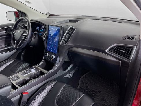 Used 2023 Ford Edge Titanium image 32