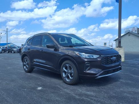 Used 2023 Ford Escape ST-Line w/ Tech Pack #1 AWD/4WD image 4