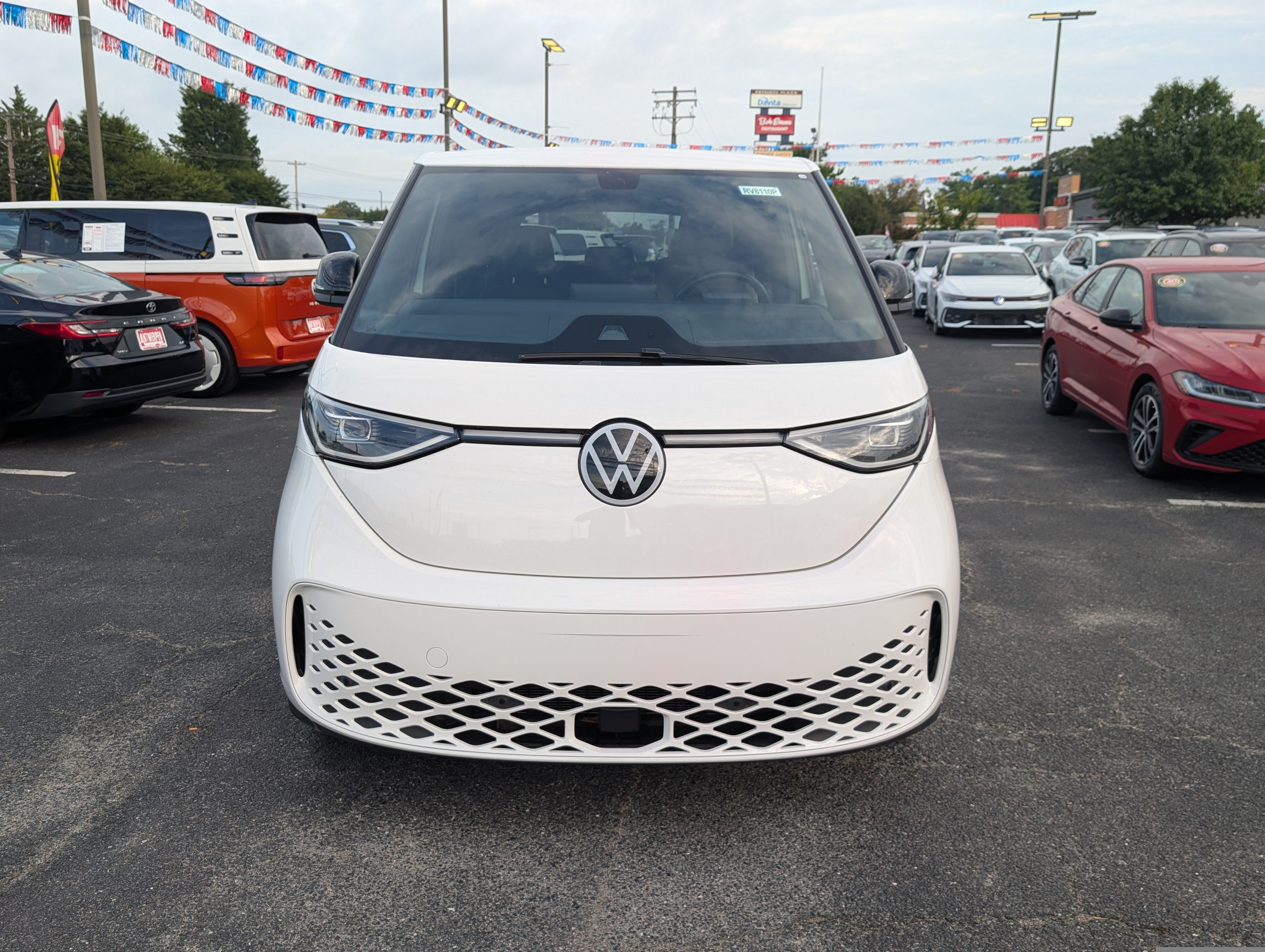 Used 2025 Volkswagen ID. Buzz Pro S RWD image 8
