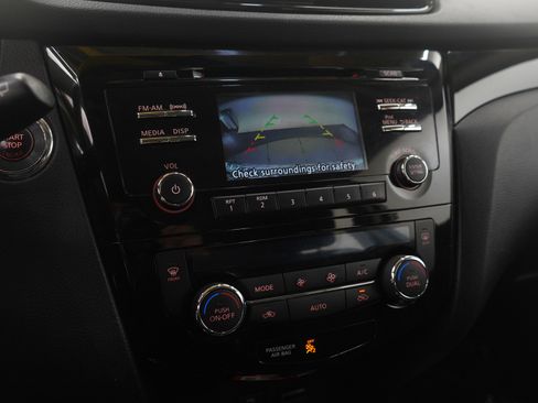 Used 2017 Nissan Rogue Sport SV AWD/4WD image 23
