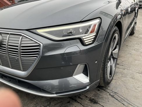 Used 2019 Audi e-tron Prestige w/ Prestige Package image 89