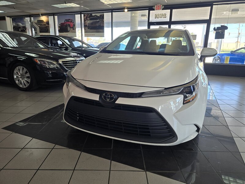 Used 2025 Toyota Corolla LE FWD image 8