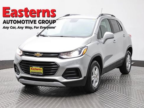 Used 2018 Chevrolet Trax LT w/ LT Convenience Package AWD/4WD image 1