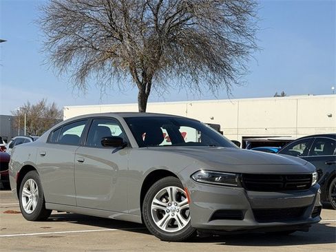Used 2023 Dodge Charger SXT image 2