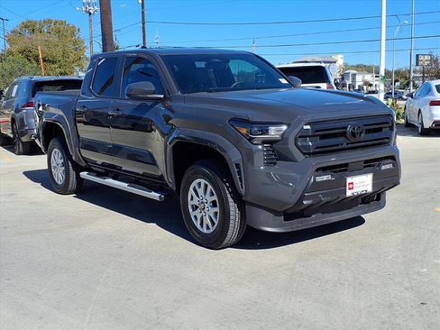 Certified 2025 Toyota Tacoma SR5 image 3