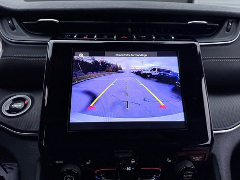 Used 2025 Jeep Grand Cherokee Laredo X w/ Luxury Tech Group I image 18