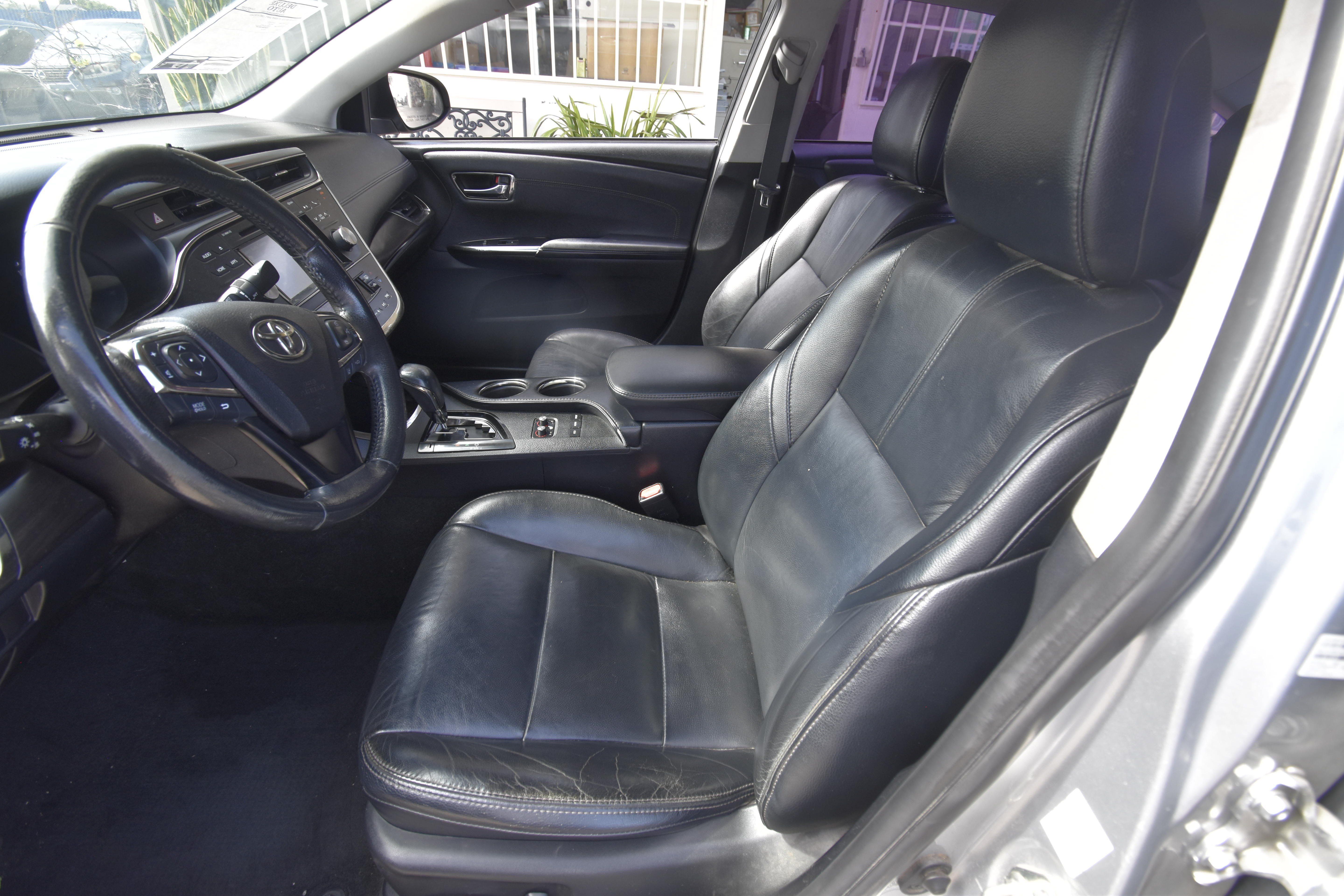 Used 2018 Toyota Avalon XLE Plus w/ All Weather Liner Package FWD image 8