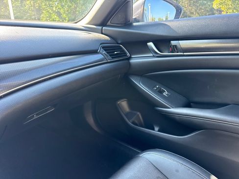 Used 2018 Honda Accord Sport image 17