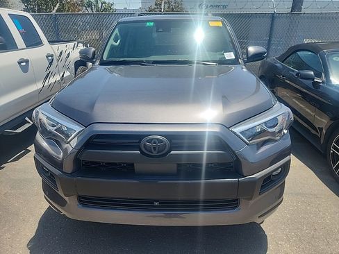 Used 2022 Toyota 4Runner Limited AWD/4WD image 2