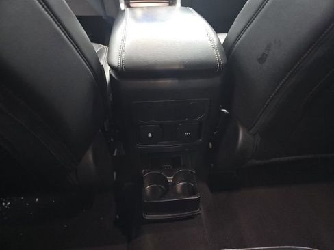 Used 2023 Ford Explorer XLT w/ Equipment Group 202A AWD/4WD image 33