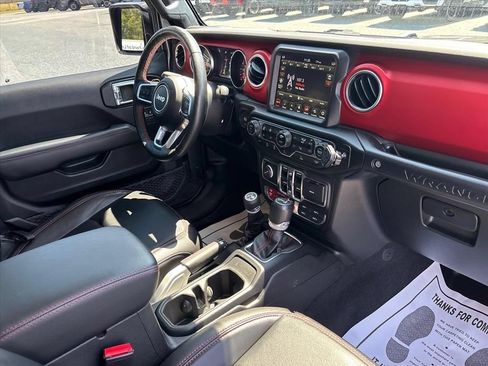 Used 2022 Jeep Wrangler Unlimited Rubicon w/ Cold Weather Group AWD/4WD image 12