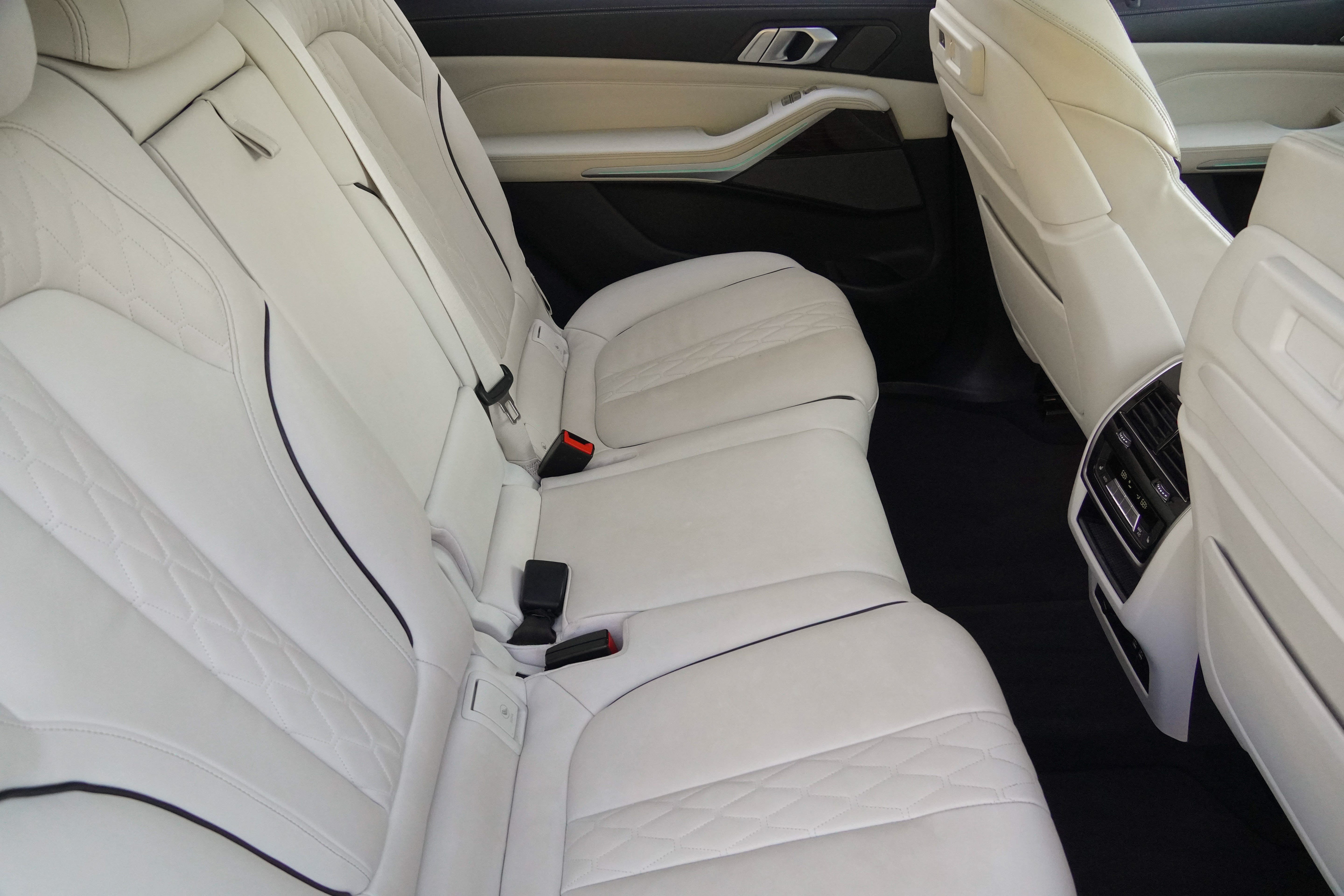 Used 2020 BMW X7 xDrive40i w/ Premium Package AWD/4WD image 38