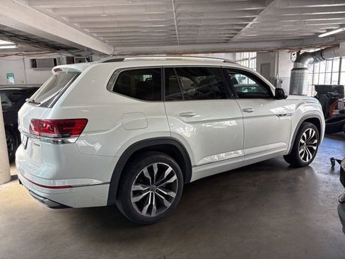 Used 2023 Volkswagen Atlas SEL Premium image 2
